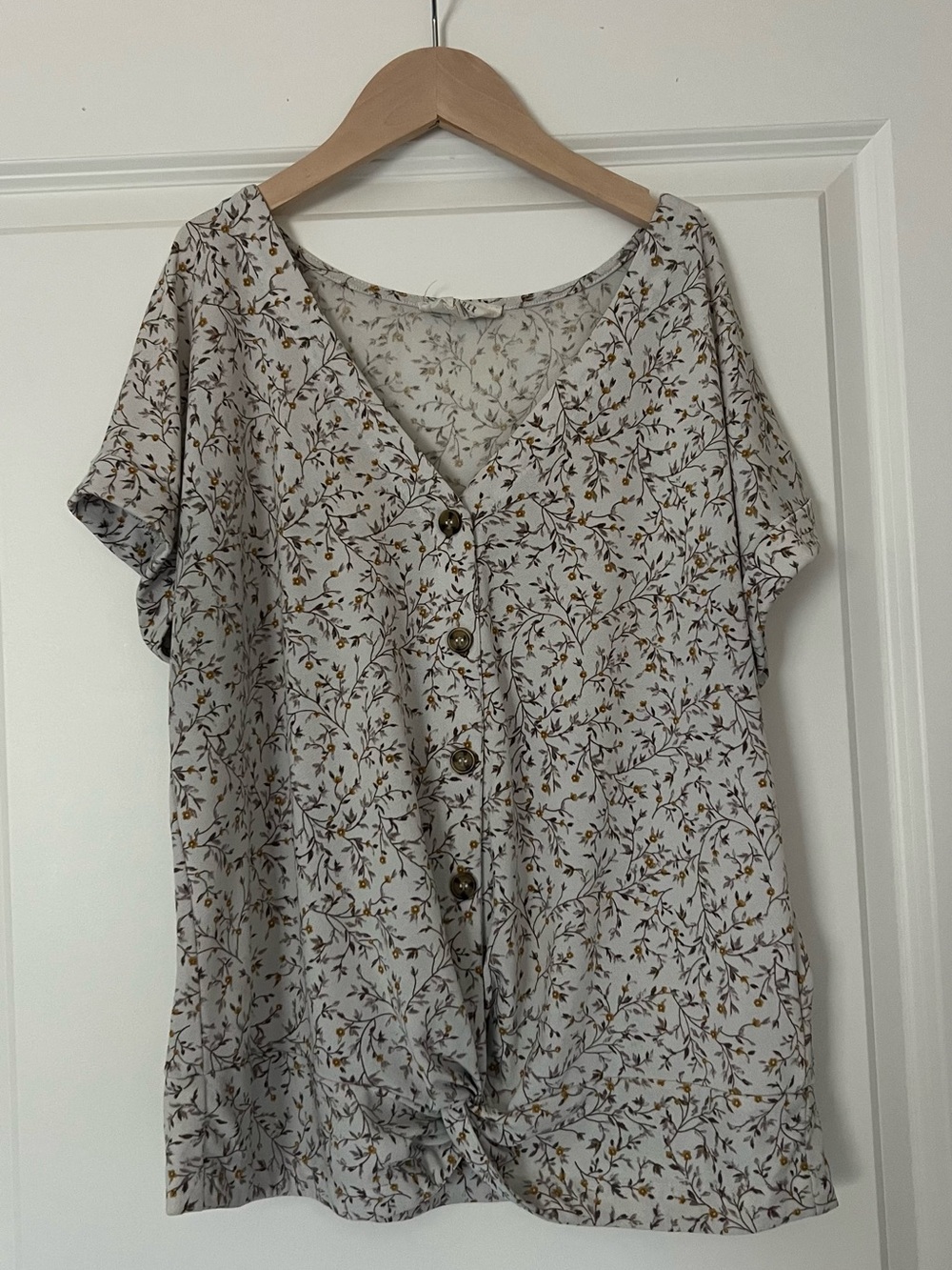 Floral Button-Front Women’s Top